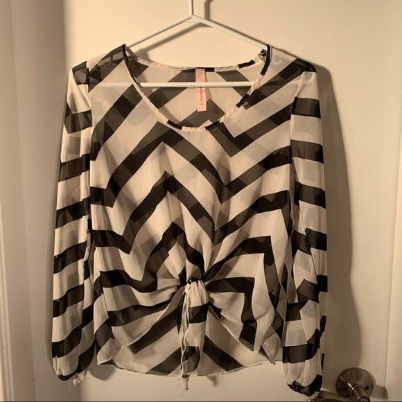 Chevron Pattern Blouse - Picture 4 of 6